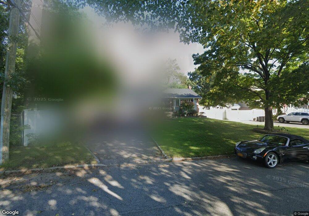 5 Poplar Ln, ComMacK, NY 11725 - photo 1