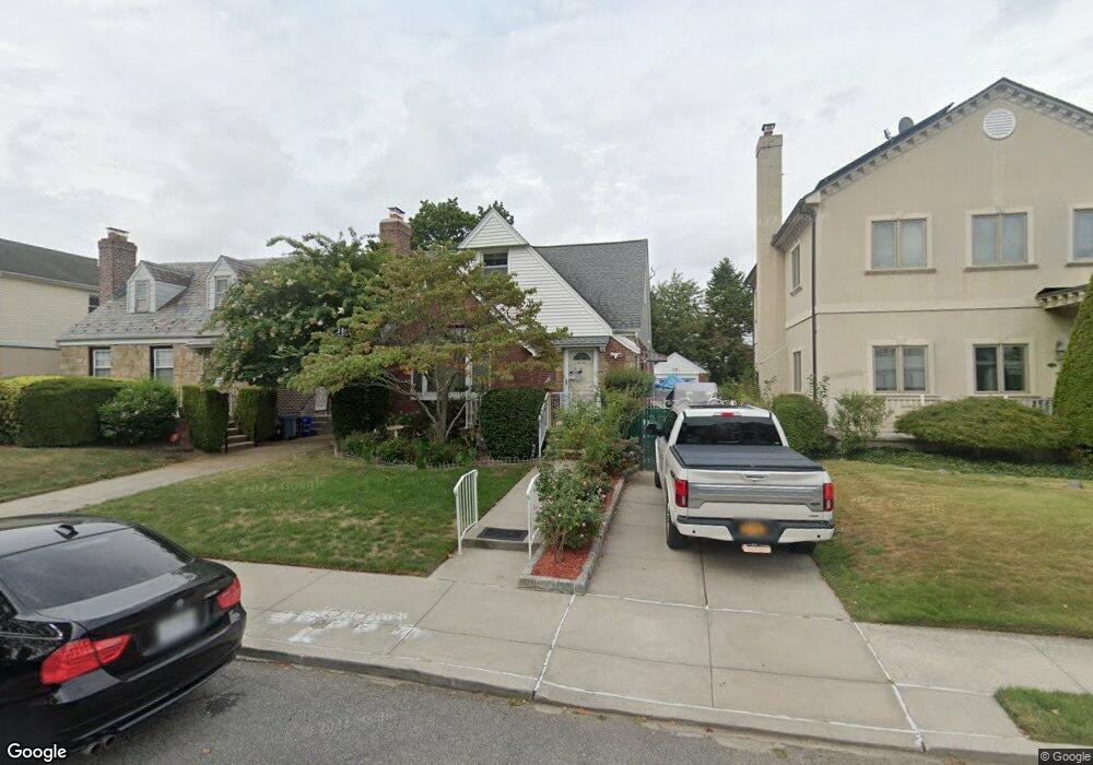 7316 185th St, Fresh Meadows, NY 11366 - photo 1