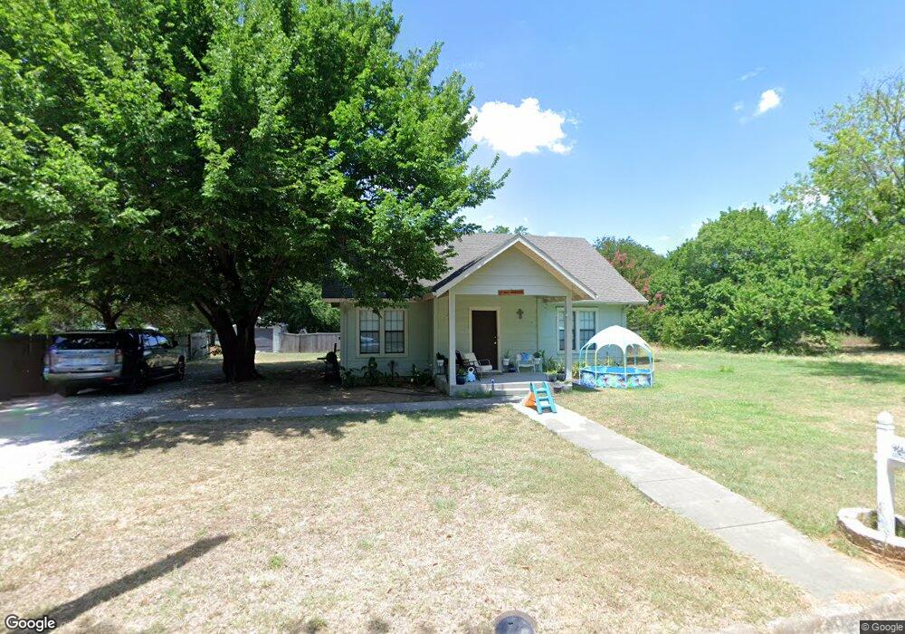 1307 Mill St, Gainesville, TX 76240 - photo 1