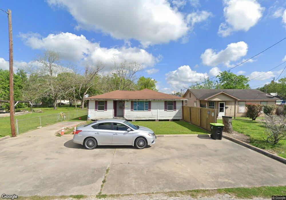 1113 4th St, Bay City, TX 77414 - photo 1