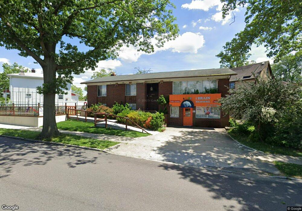 2711 Bayside Ln, Flushing, NY 11358 - photo 1