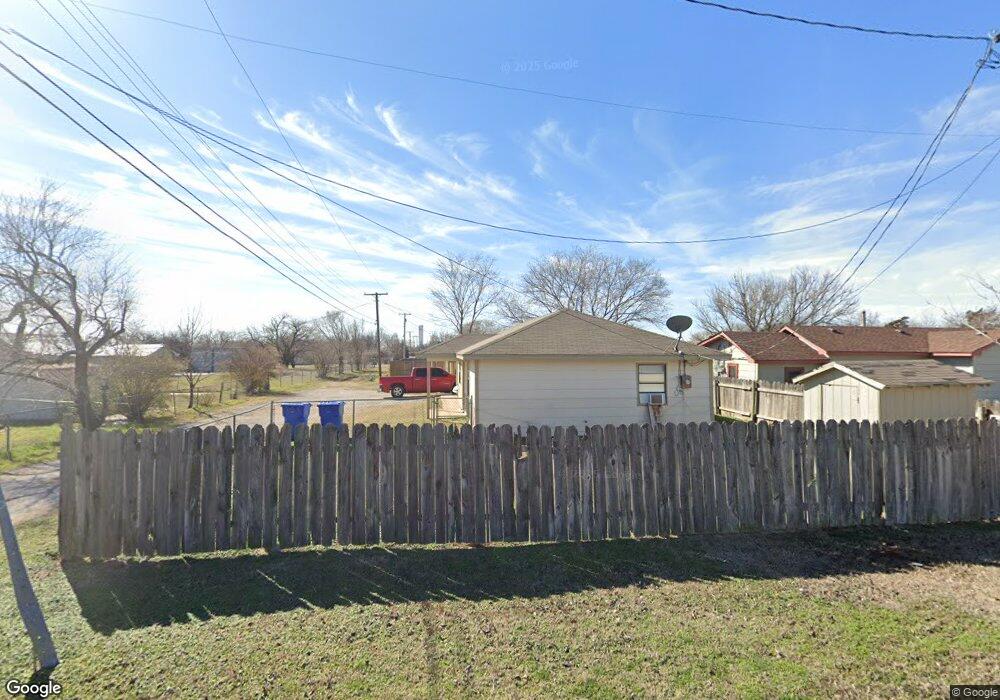 508 NW Locust Ave, Cache, OK 73527 - photo 1