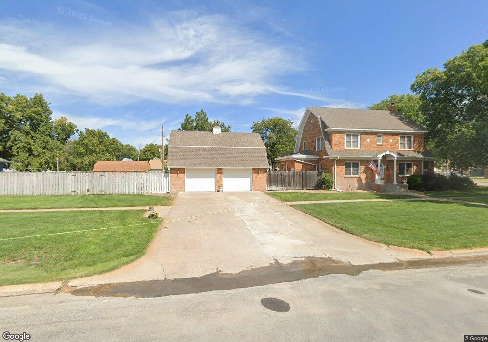 528 W New Hampshire St, Osborne, KS 67473 - photo 1