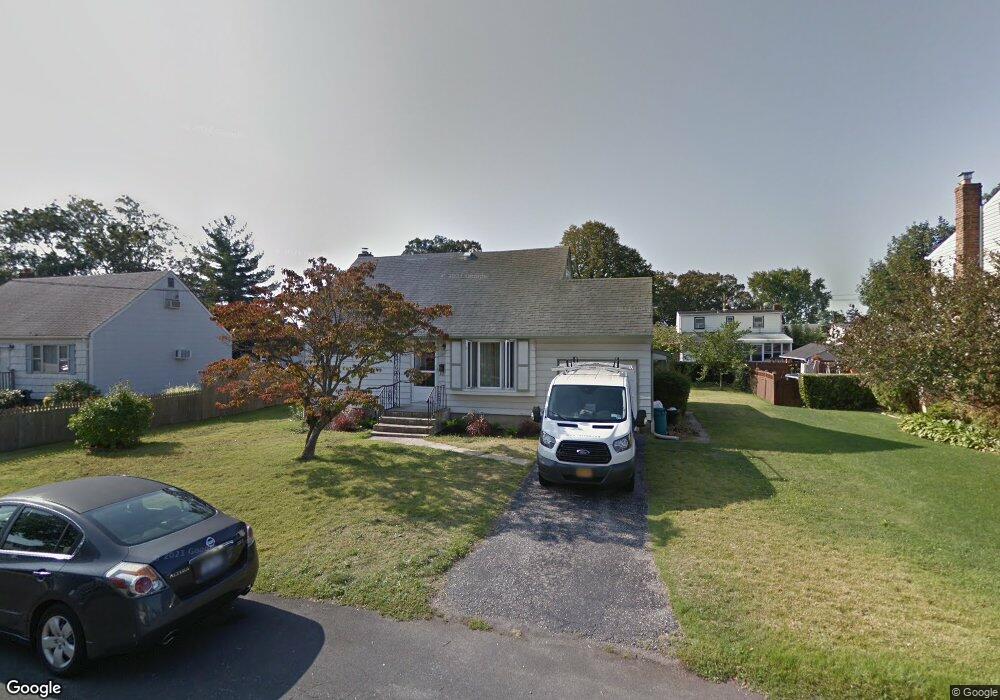 239 30th St, Lindenhurst, NY 11757 - photo 1