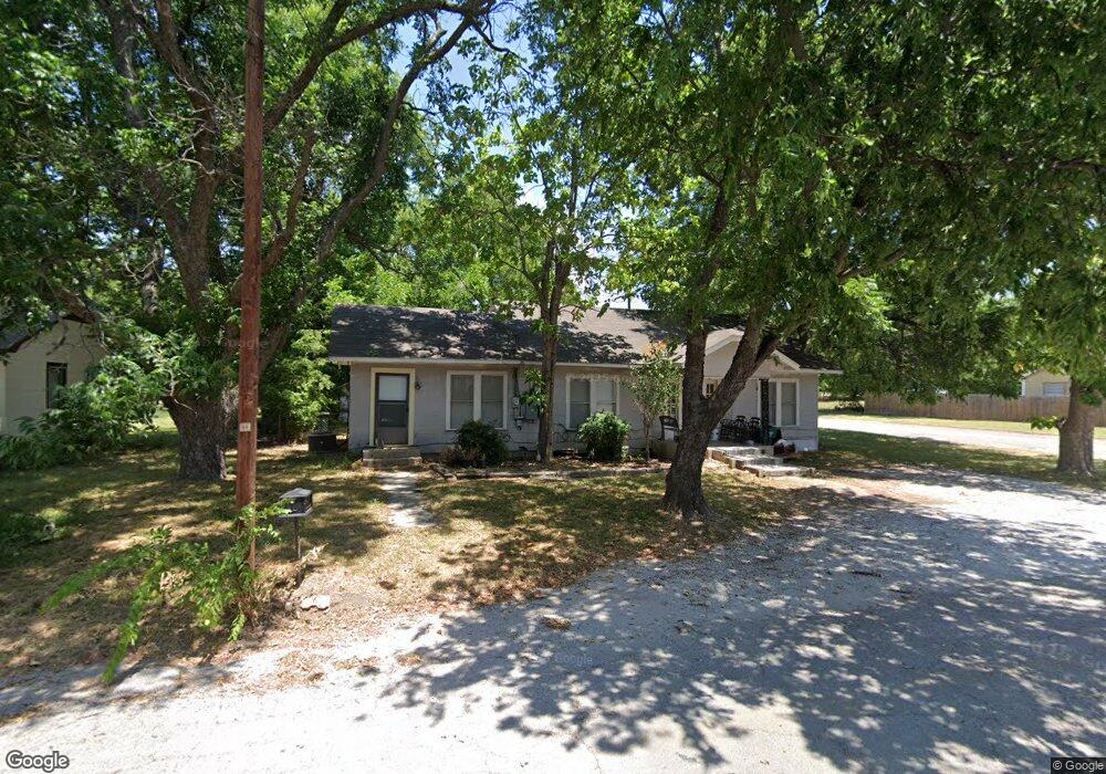 1527 E Scott St, Gainesville, TX 76240 - photo 1