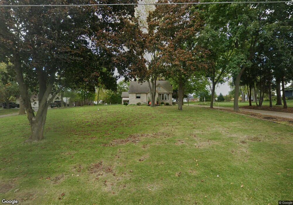 W136N6816 Claas Rd, Menomonee Falls, WI 53051 - photo 1