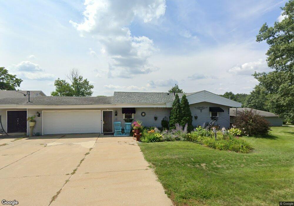 544 Timber Hills Dr, Freeport, IL 61032 - photo 1