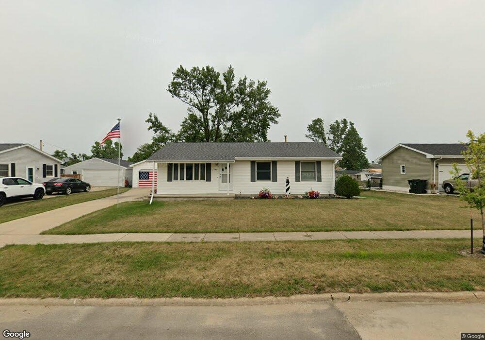 2720 Hickory Dr SW, Cedar Rapids, IA 52404 - photo 1