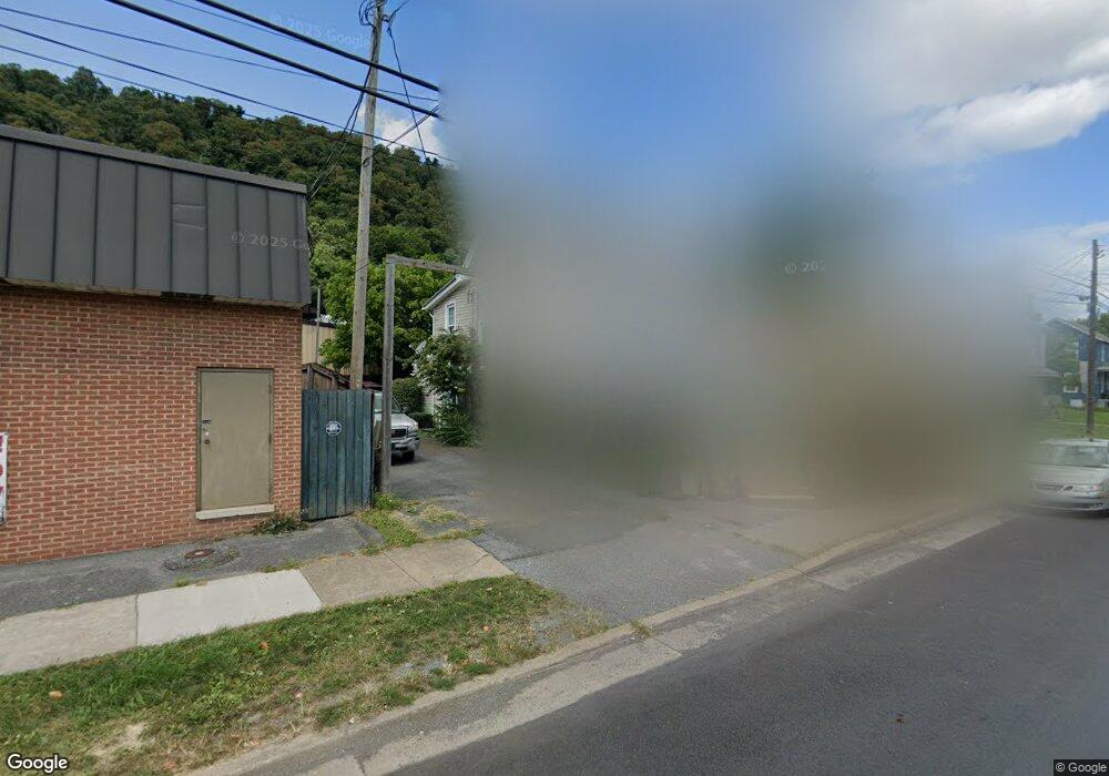 211 N Washington St, Berkeley Springs, WV 25411 - photo 1