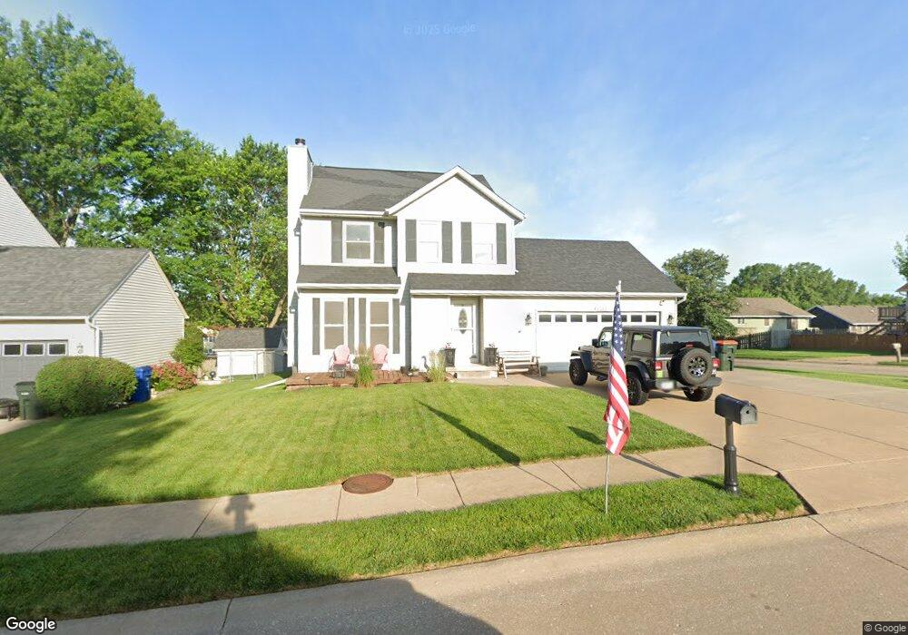 6040 N Elmwood Ave, Davenport, IA 52806 - photo 1