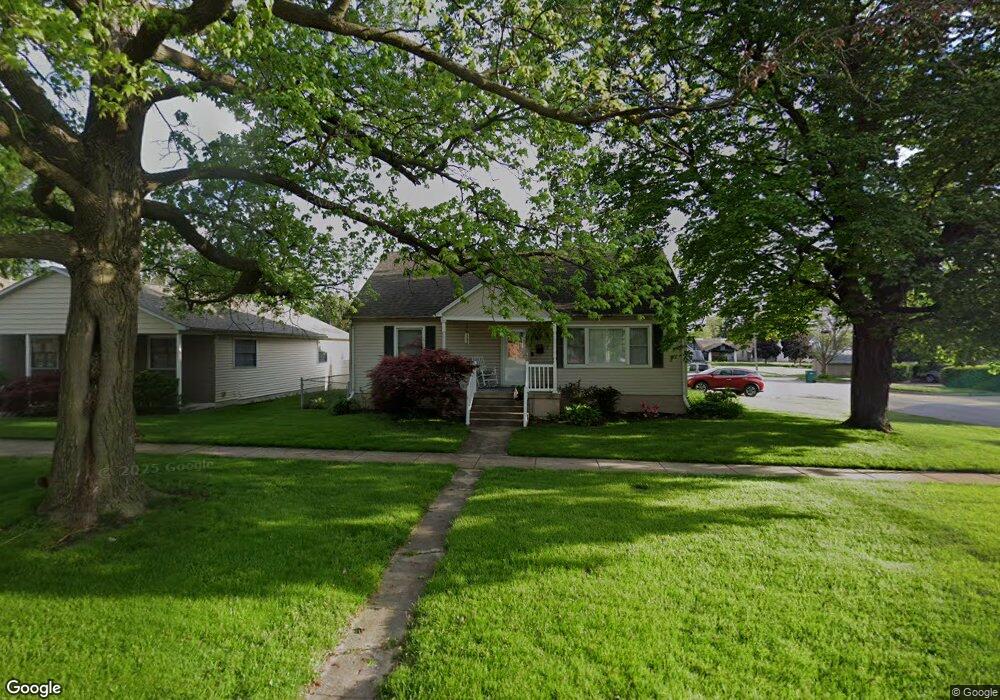 820 Broadway Ave, Mattoon, IL 61938 - photo 1