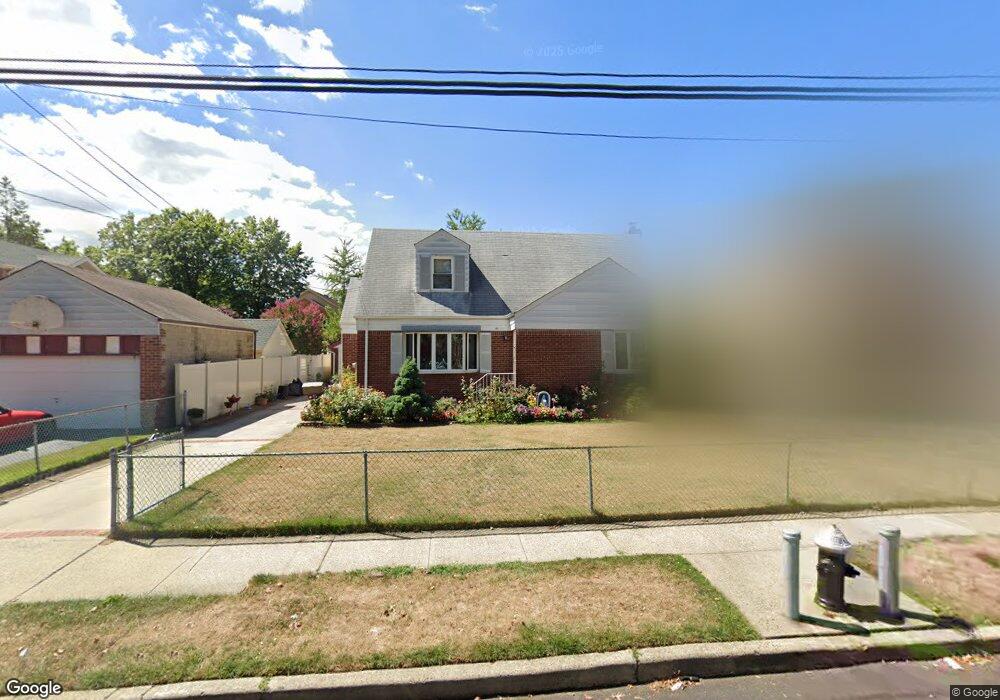 8422 264th St, Floral Park, NY 11001 - photo 1