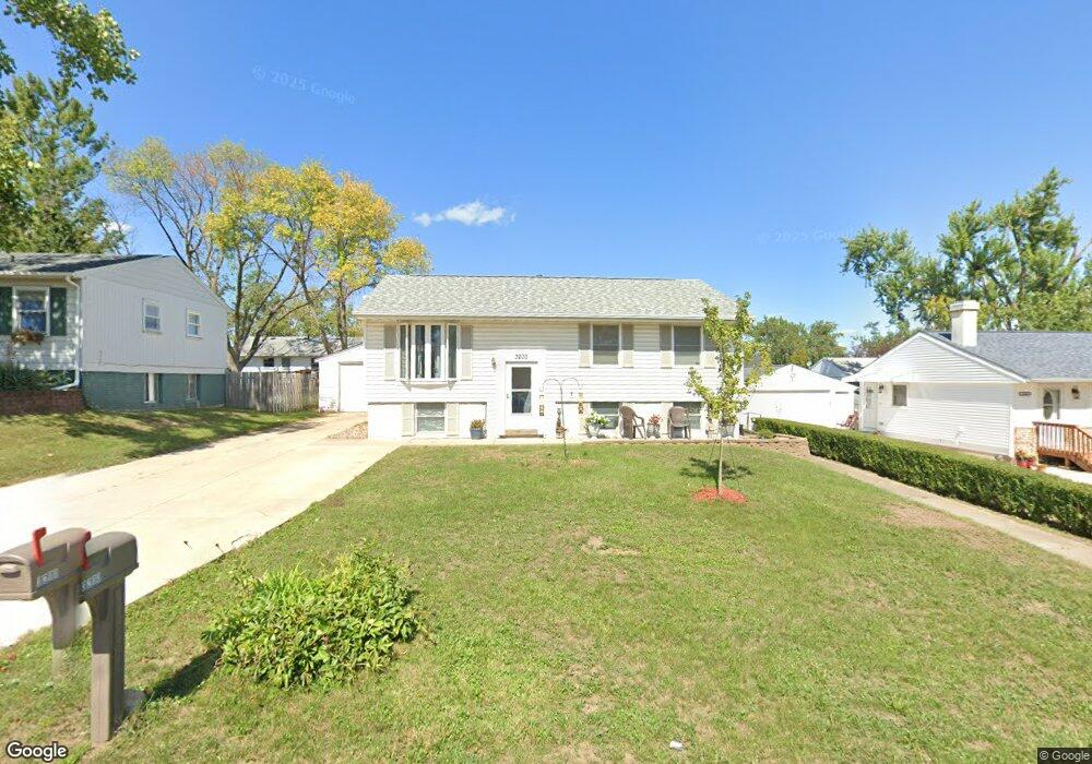 3200 Pebble Dr SW, Cedar Rapids, IA 52404 - photo 1