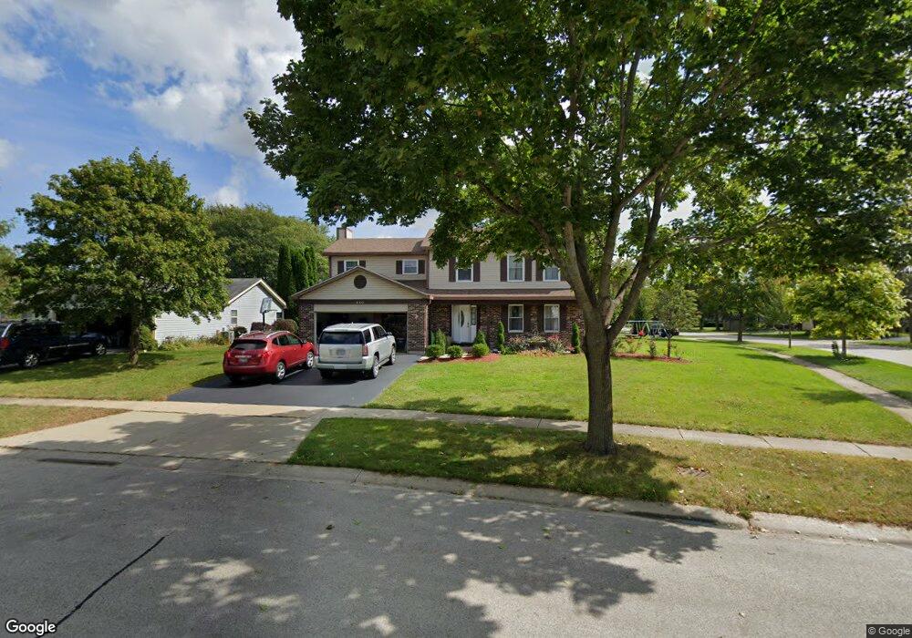 680 Fox Run Ln, Algonquin, IL 60102 - photo 1