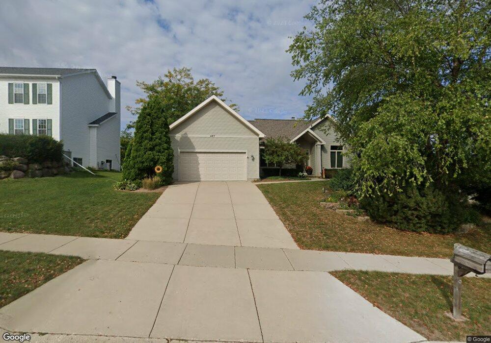 427 Oakwood Dr, Oregon, WI 53575 - photo 1