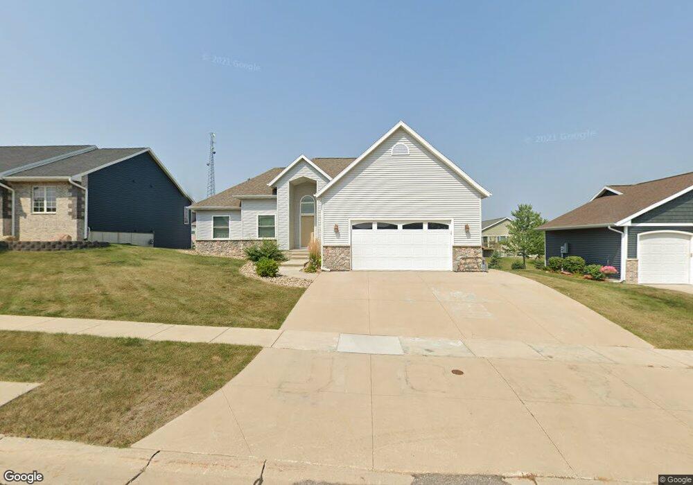 1216 Koudsi Blvd NW, Cedar Rapids, IA 52405 - photo 1