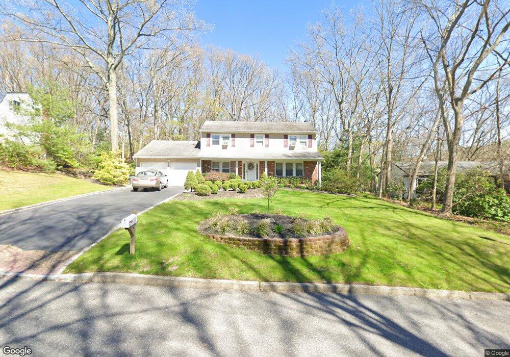 9 Harris Ct, ComMacK, NY 11725 - photo 1