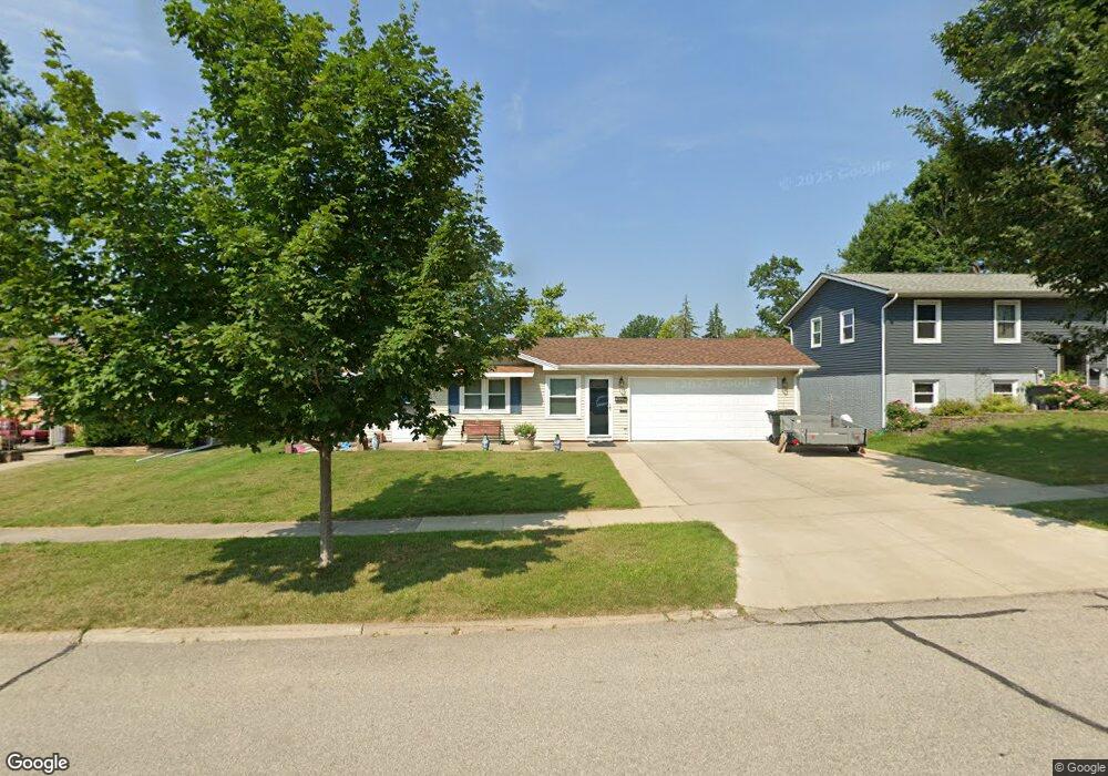702 24th St NW, Cedar Rapids, IA 52405 - photo 1