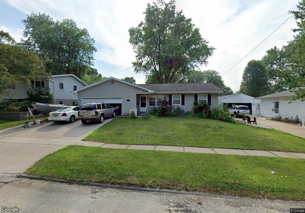 2738 Teresa Dr SW, Cedar Rapids, IA 52404 - photo 1