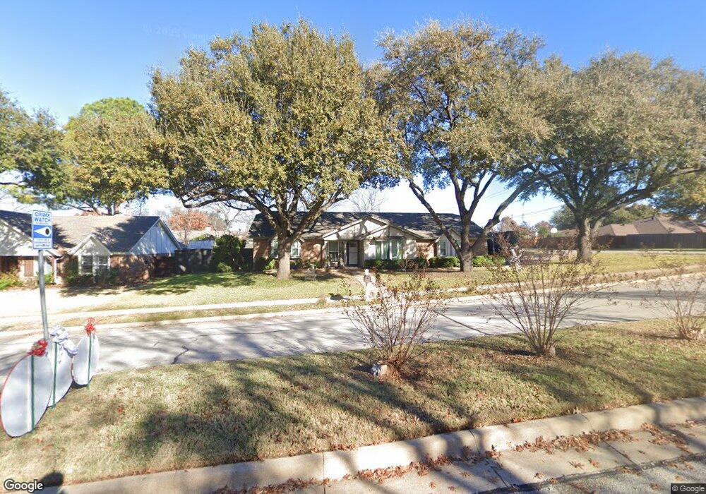 1917 Lincolnshire Dr, Bedford, TX 76021 - photo 1