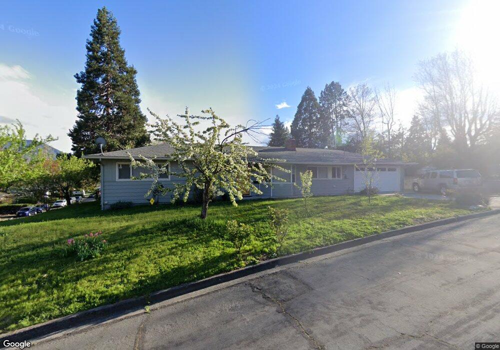 933 NE Cedar Ln, Grants Pass, OR 97526 - photo 1