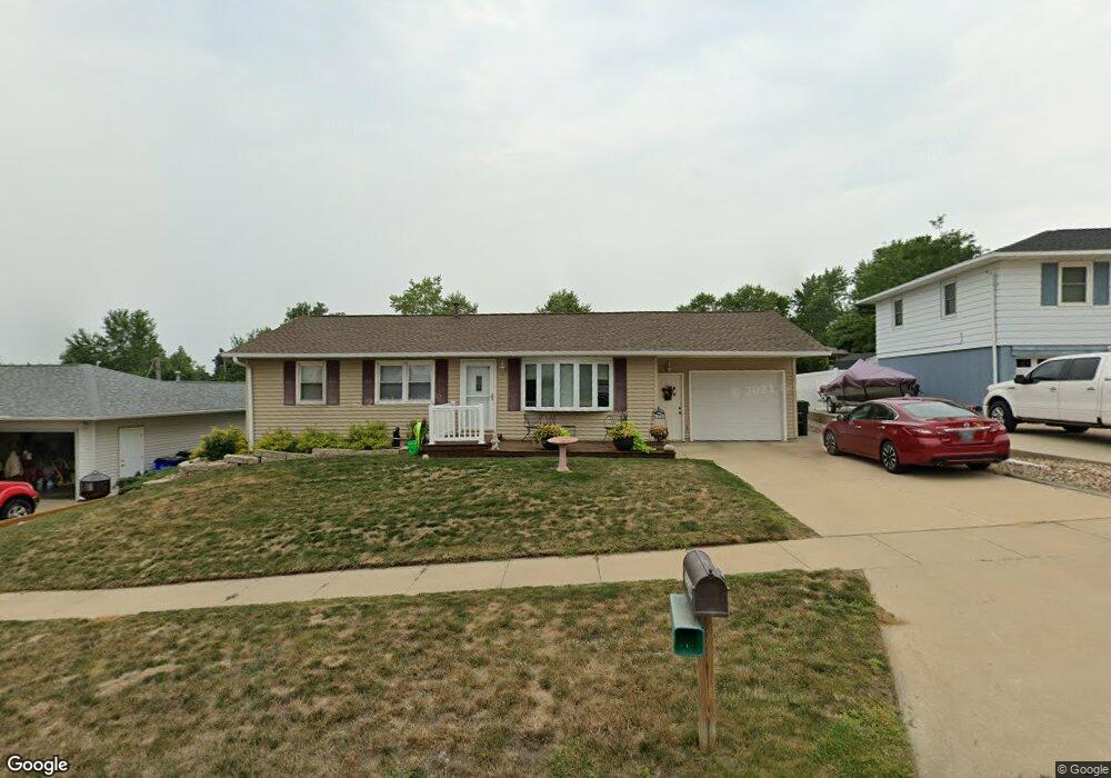 3210 Tamara Dr SW, Cedar Rapids, IA 52404 - photo 1
