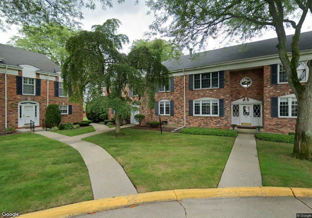 260 Billingsgate Ct, Bloomfield Hills, MI 48301 - photo 1