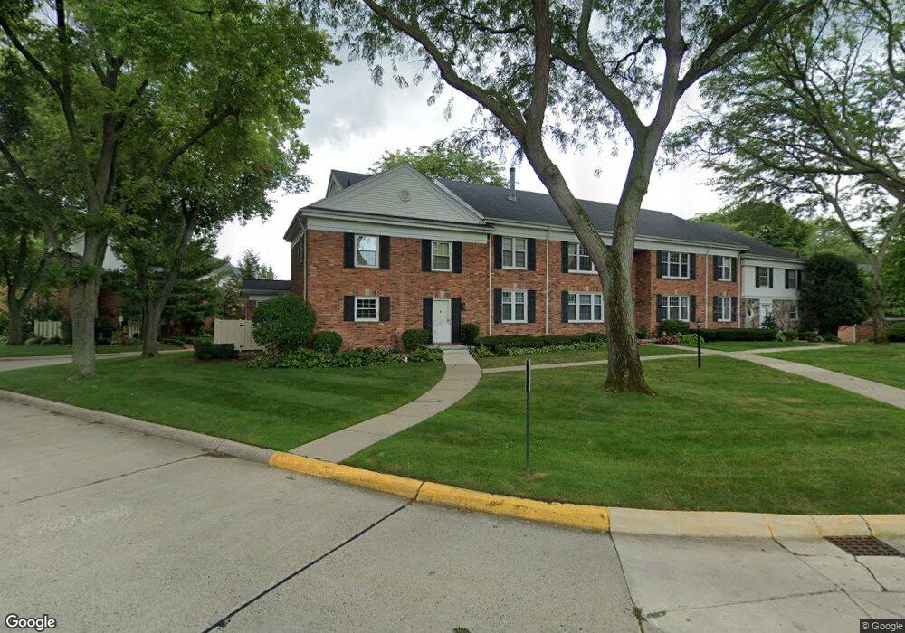 960 Trailwood Path, Bloomfield Hills, MI 48301 - photo 1