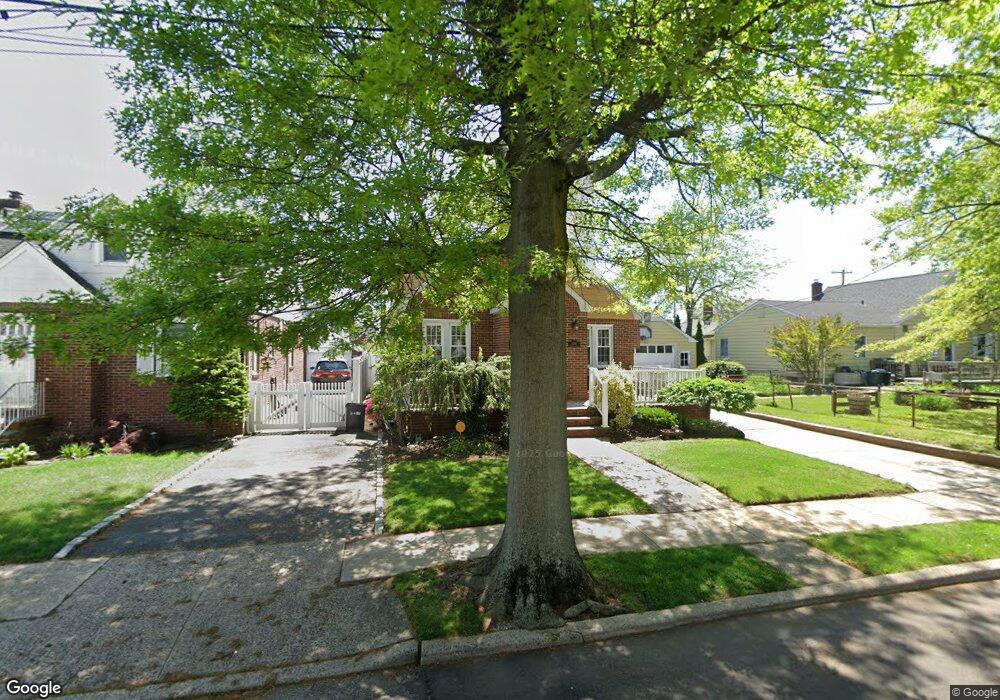 1085 Russell St, Franklin Square, NY 11010 - photo 1