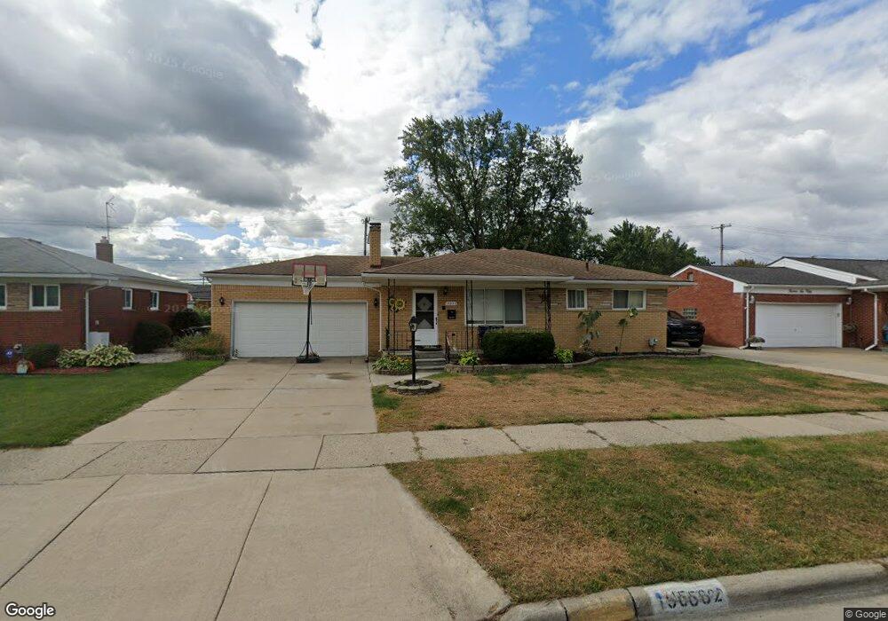 15662 Chestnut St, Roseville, MI 48066 - photo 1