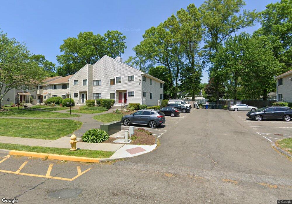 42 Lance Cir, Bridgeport, CT 06606 - photo 1