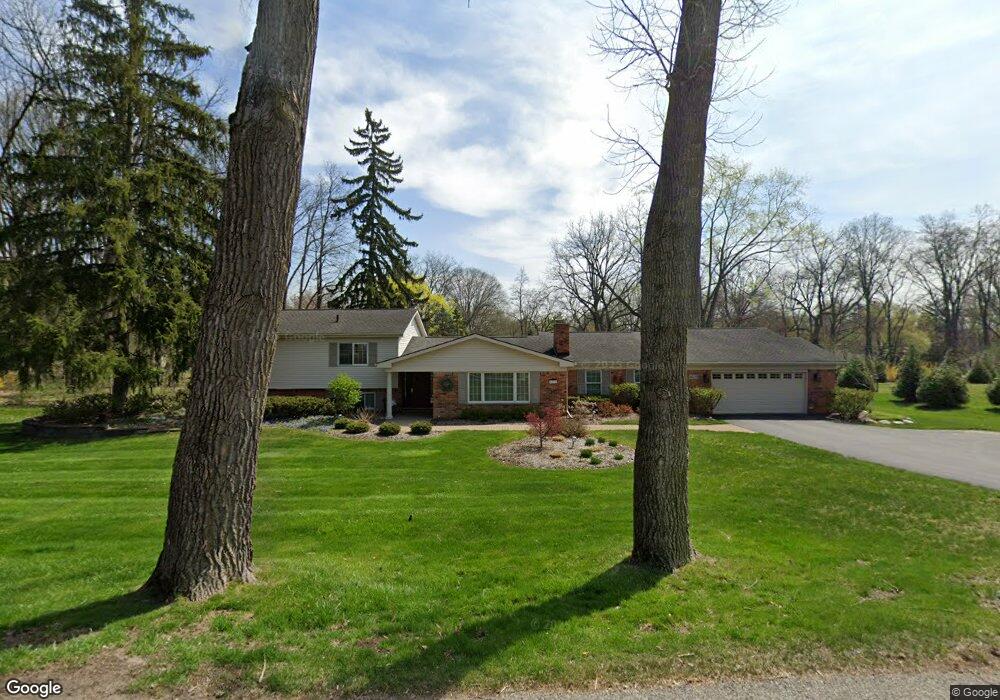 4133 Charing Cross Rd, Bloomfield Hills, MI 48304 - photo 1