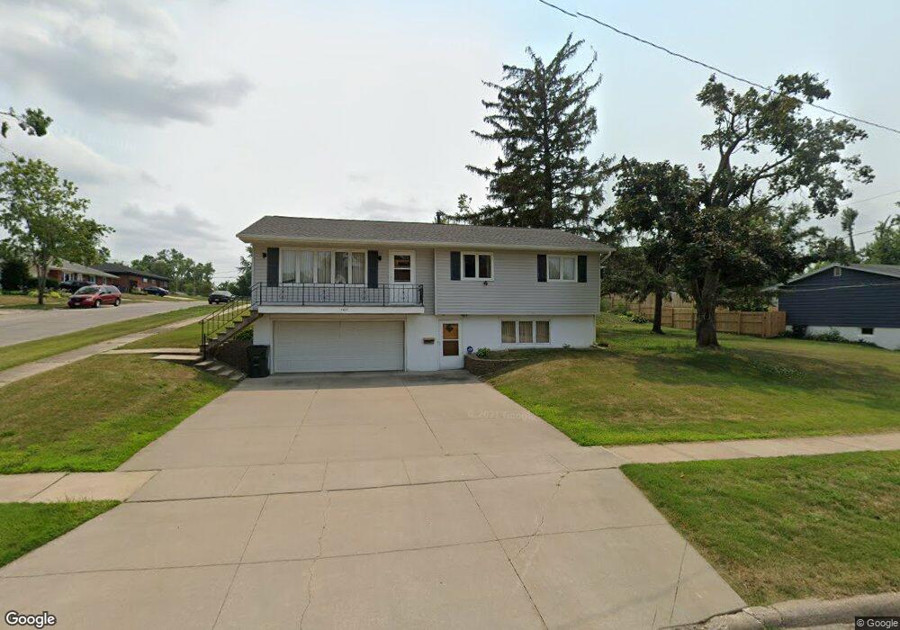 2451 10th Ave SW, Cedar Rapids, IA 52404 - photo 1
