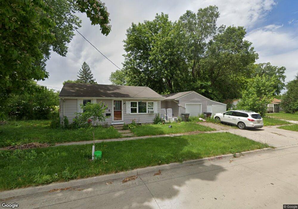 1406 E 27th Ct, Des Moines, IA 50317 - photo 1