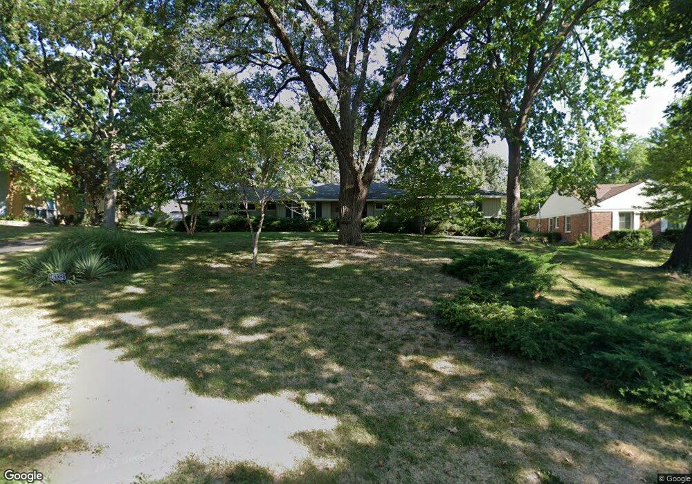 6332 Robinhood Ln, Shawnee, KS 66203 - photo 1