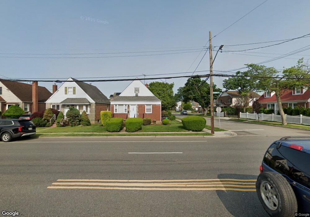 701 Covert Ave, New Hyde Park, NY 11040 - photo 1