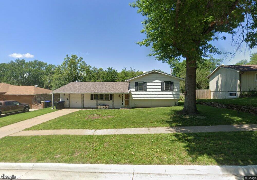 3612 SW 30th St, Topeka, KS 66614 - photo 1