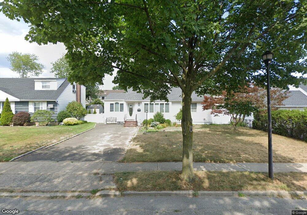 1026 Woodcliff Dr, Franklin Square, NY 11010 - photo 1