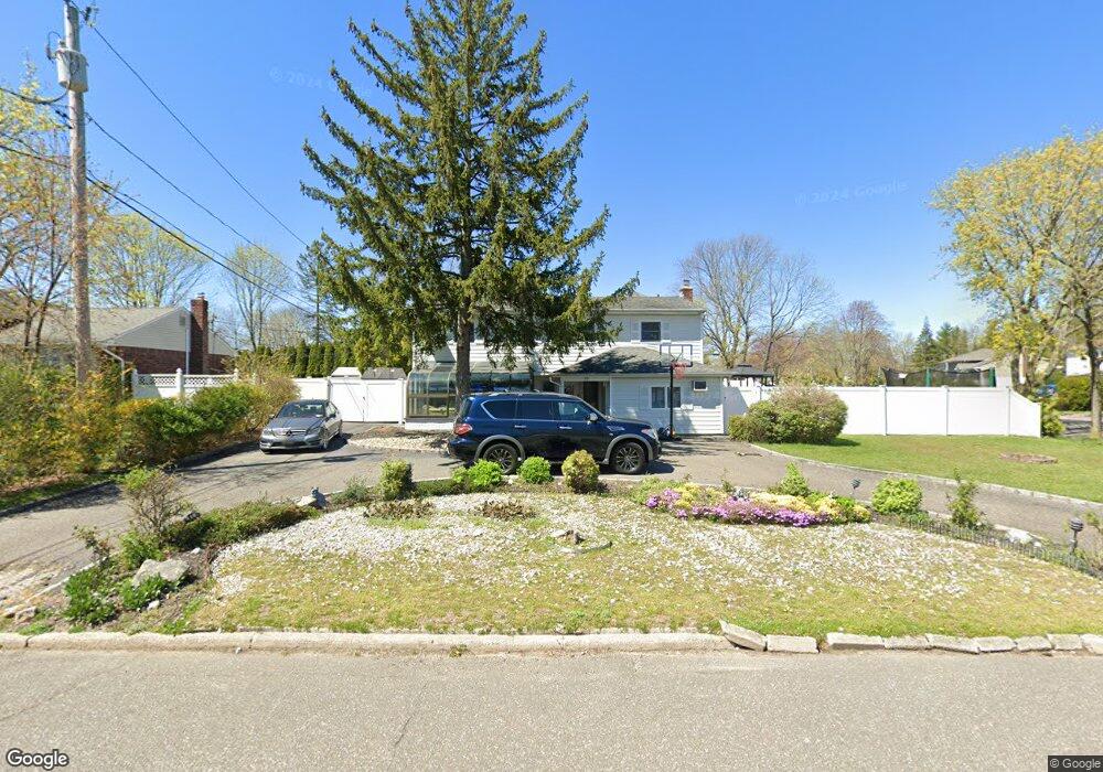 19 Whitebirch Ln, ComMacK, NY 11725 - photo 1