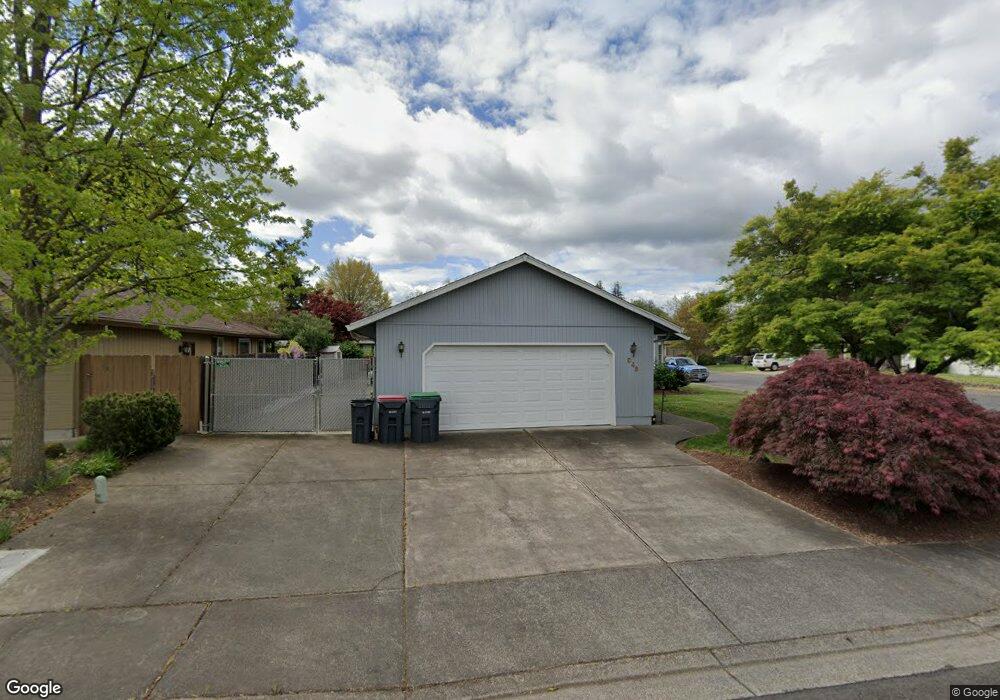948 Westrop Dr, Central Point, OR 97502 - photo 1