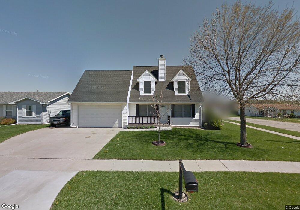 3627 King Dr SW, Cedar Rapids, IA 52404 - photo 1