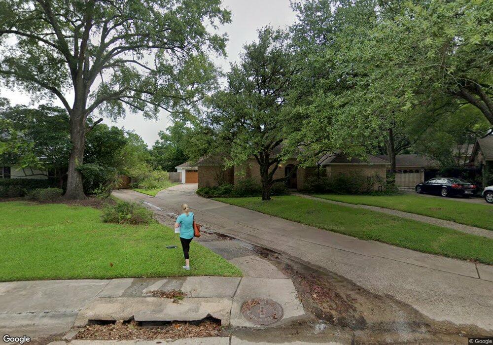 10002 Meadow Lake Ln, Houston, TX 77042 - photo 1