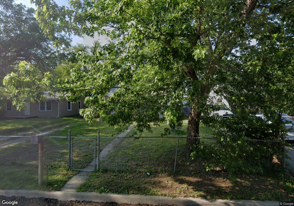 1002 SE Pinecrest Dr, Topeka, KS 66605 - photo 1