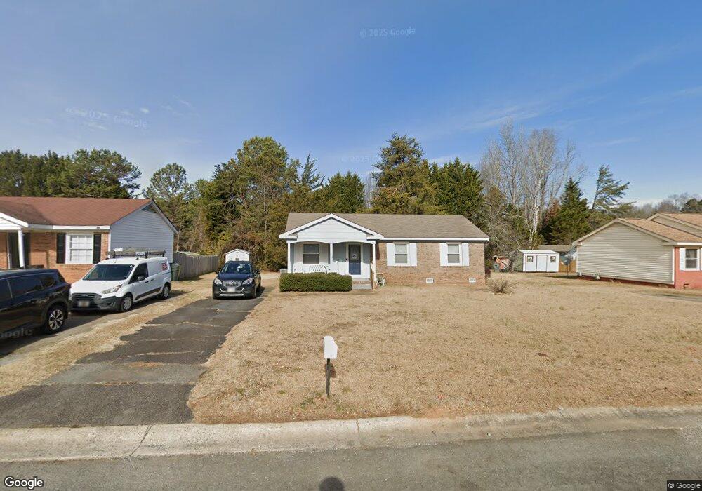 109 Queensgate Rd, Clover, SC 29710 - photo 1