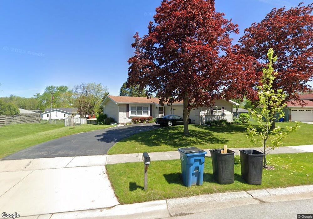 202 Magnolia Dr, Crown Point, IN 46307 - photo 1