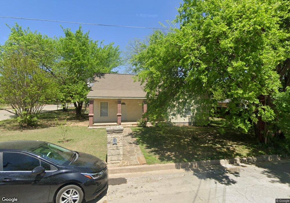 301 Throckmorton St, Weatherford, TX 76086 - photo 1