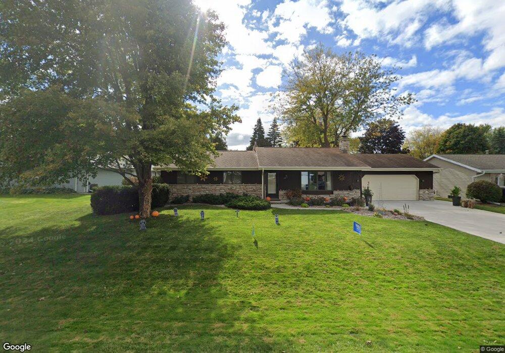 2613 W Sunnyview Cir, Appleton, WI 54914 - photo 1