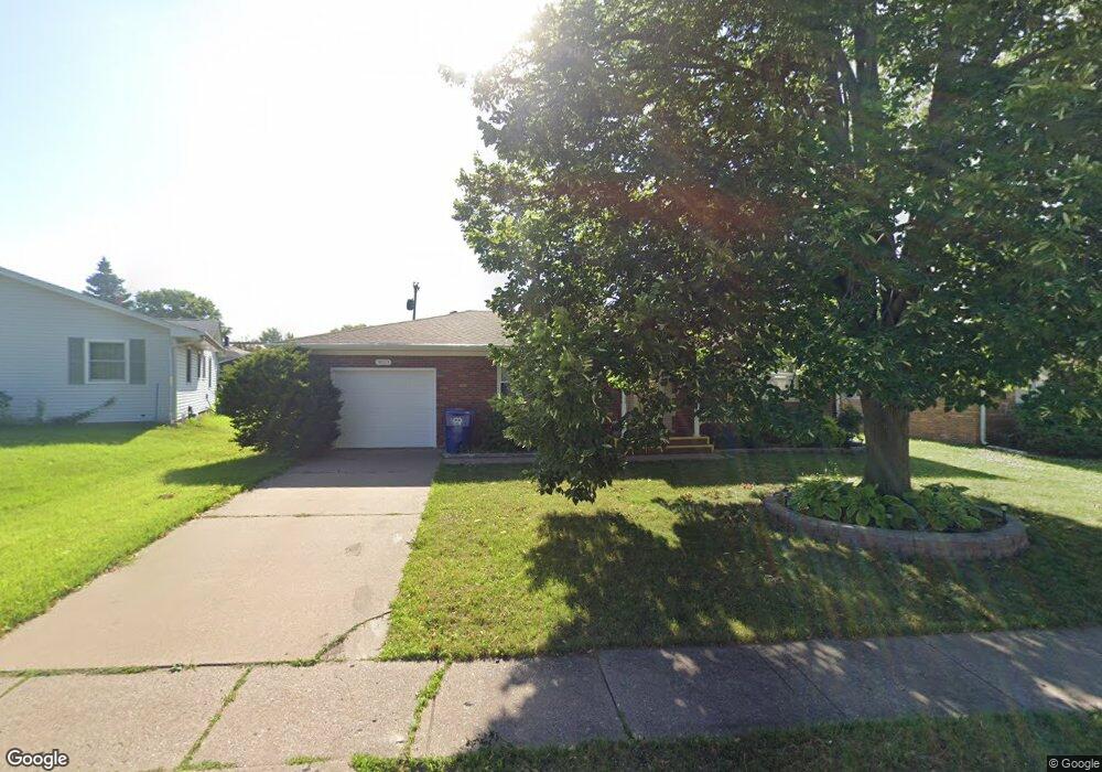 3823 Kelling St, Davenport, IA 52806 - photo 1