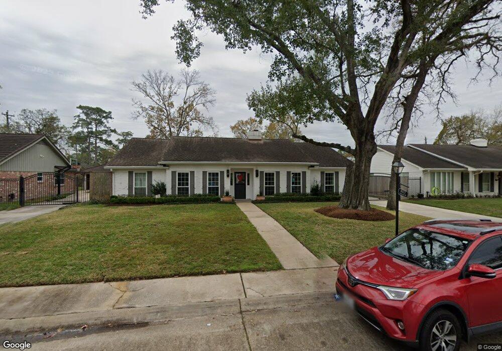 10227 Candlewood Dr, Houston, TX 77042 - photo 1