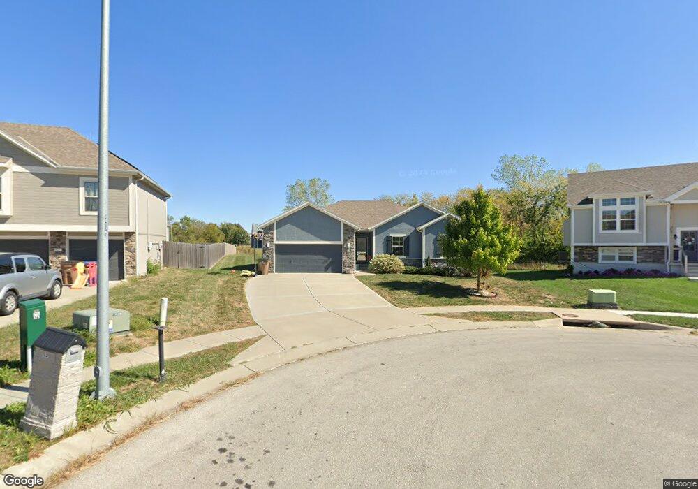 827 Cedar Ridge Dr, Raymore, MO 64083 - photo 1